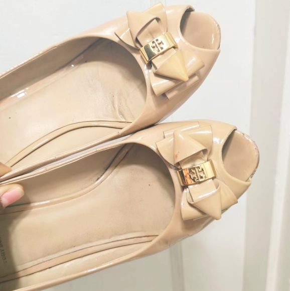 Tory Burch Patent Leather Peep Toe Wedge Pumps Size 9 - Picture 4 of 10